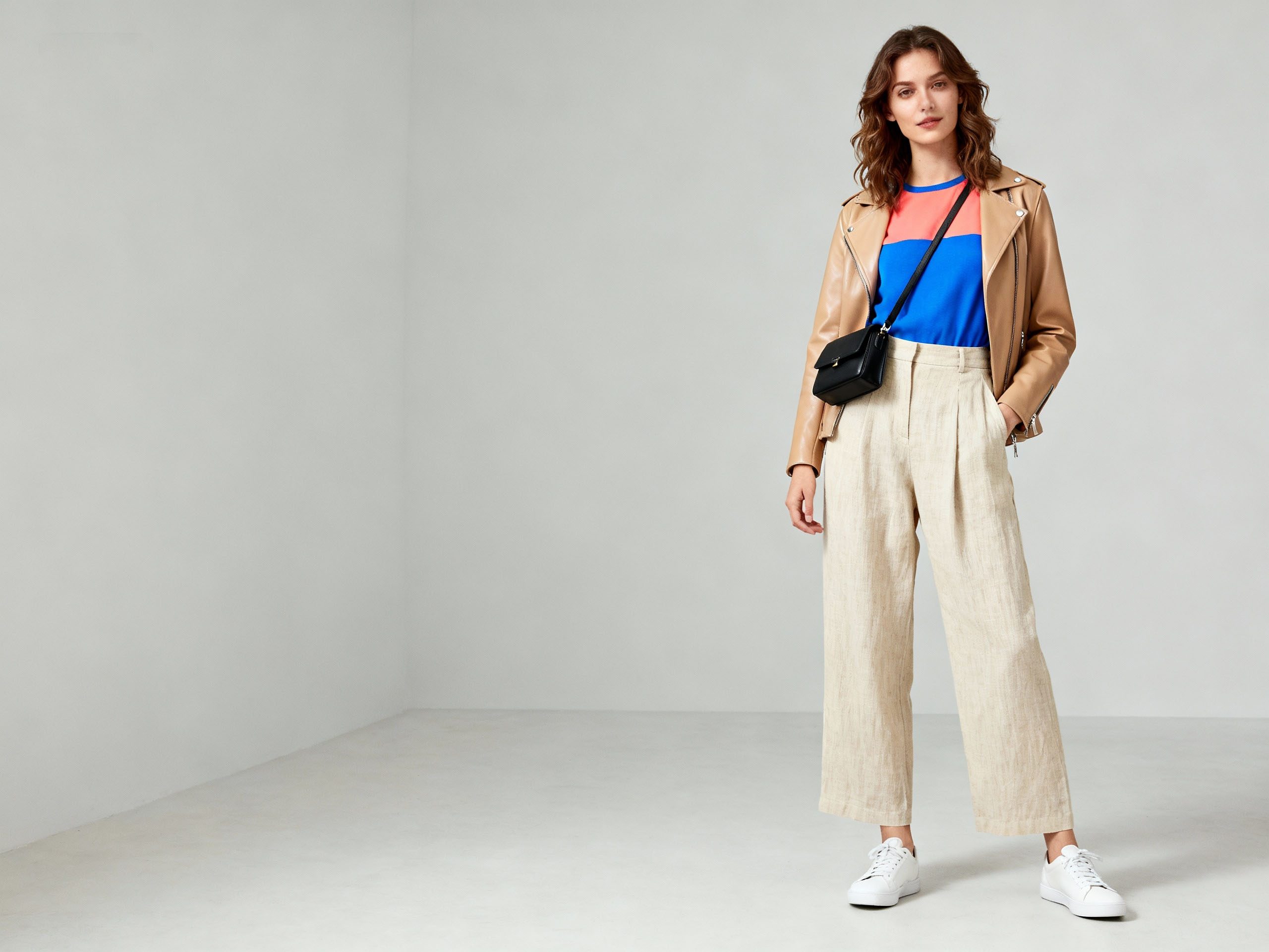 Color blocking outfit balanced with neutrals