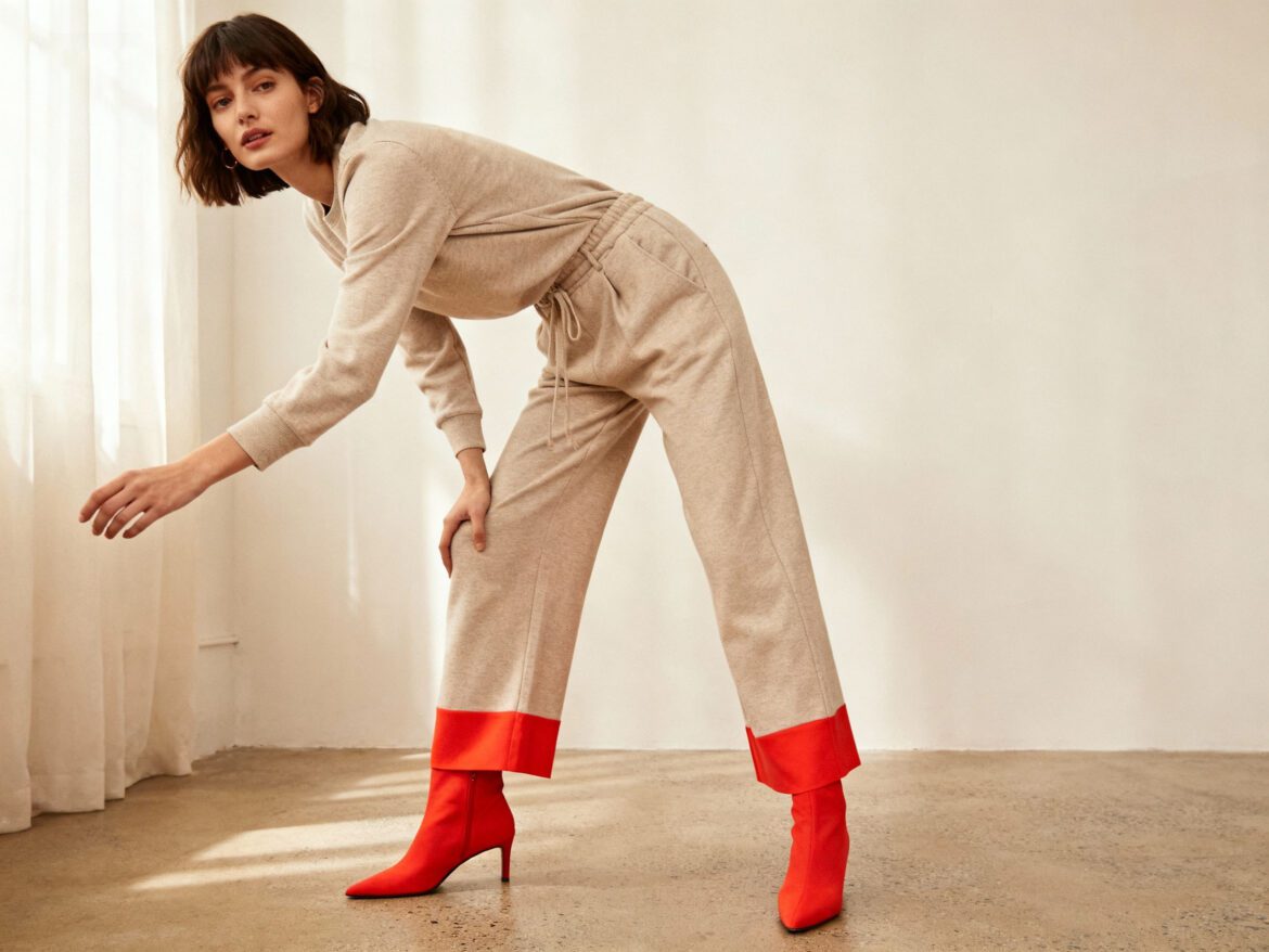 How to mix neutrals with statement colors