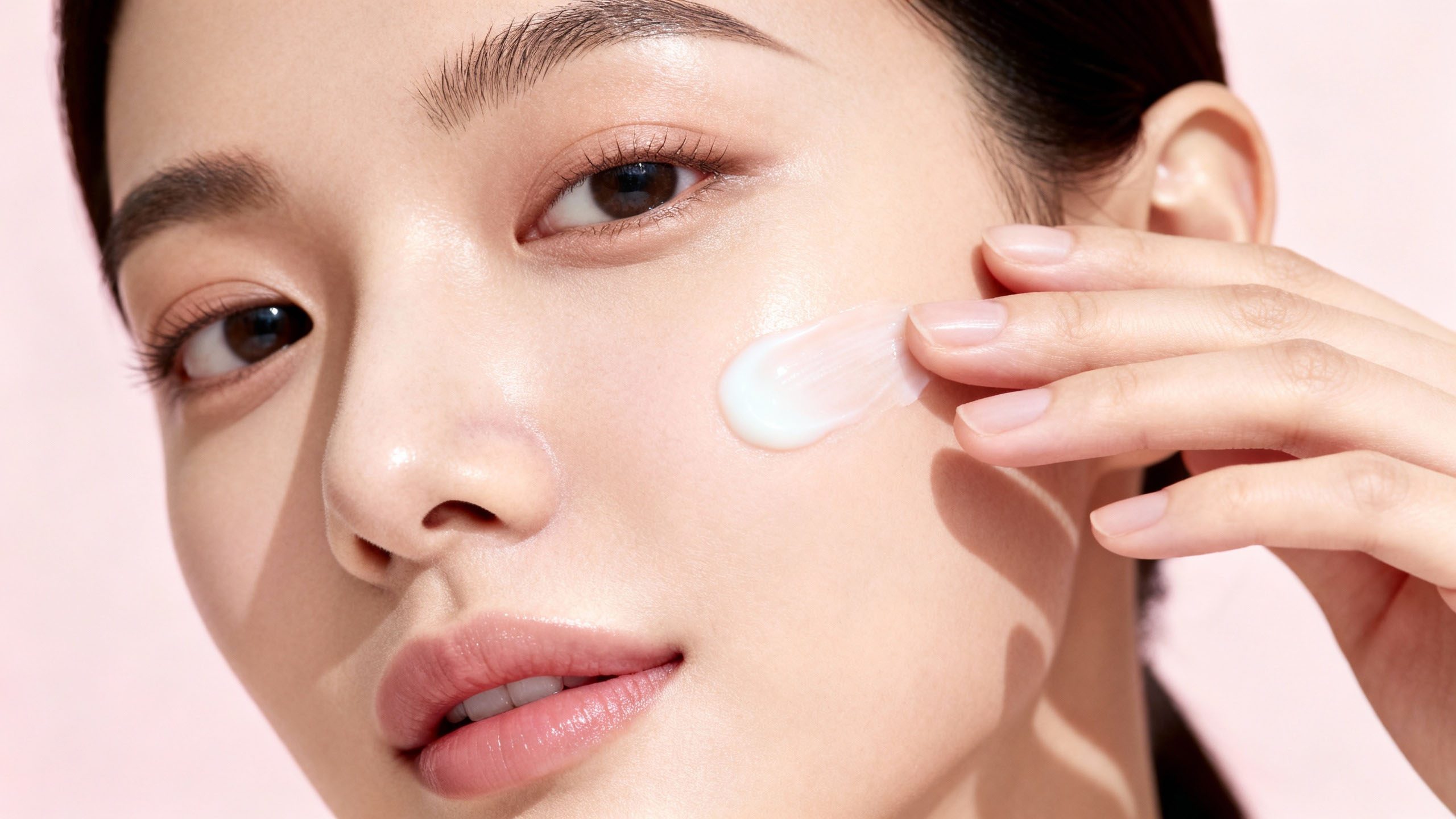 Light hydration routine for natural and fresh looking skin