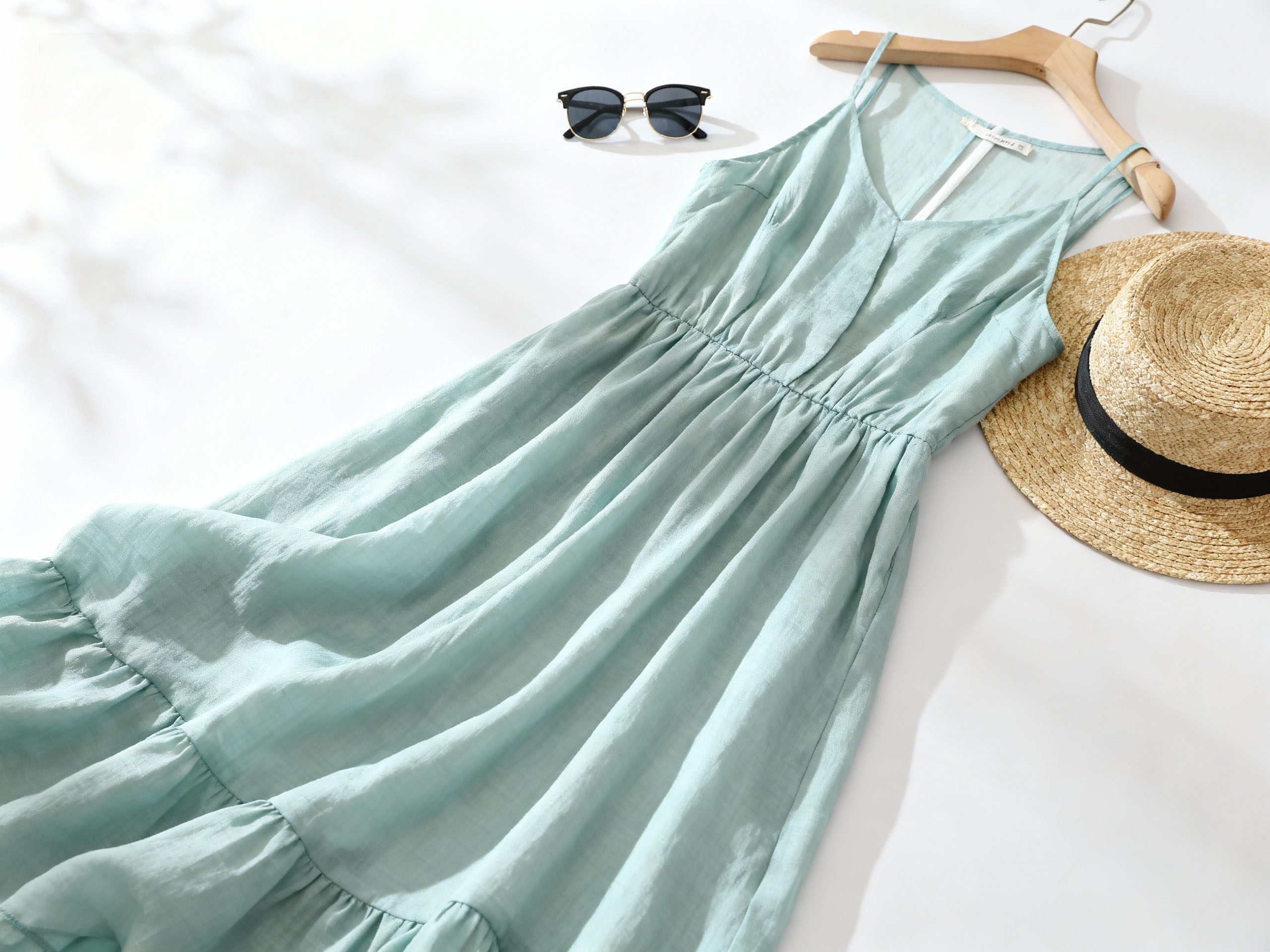 Lightweight fabrics that keep outfit structure