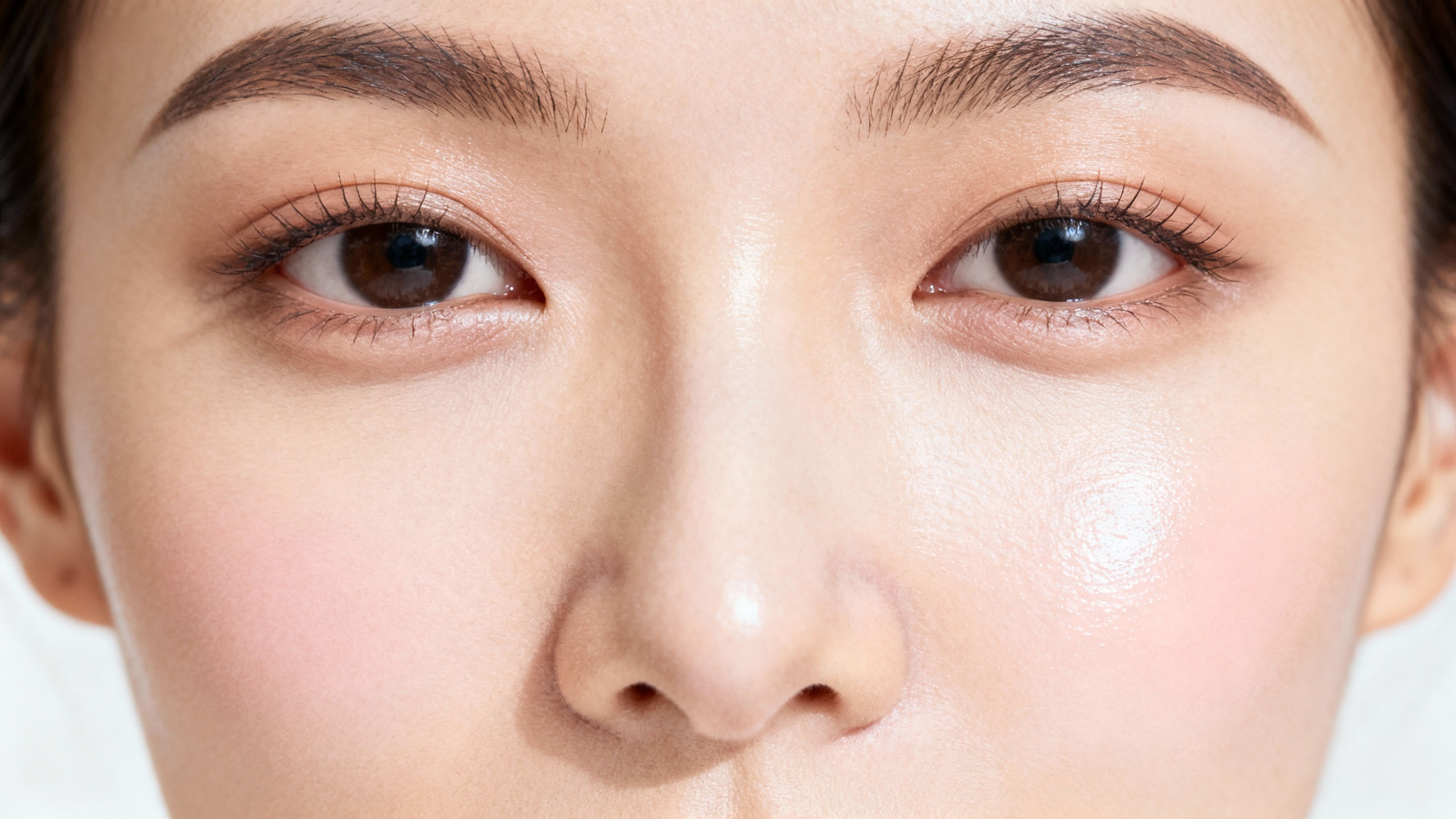 Targeted primer application for combination skin